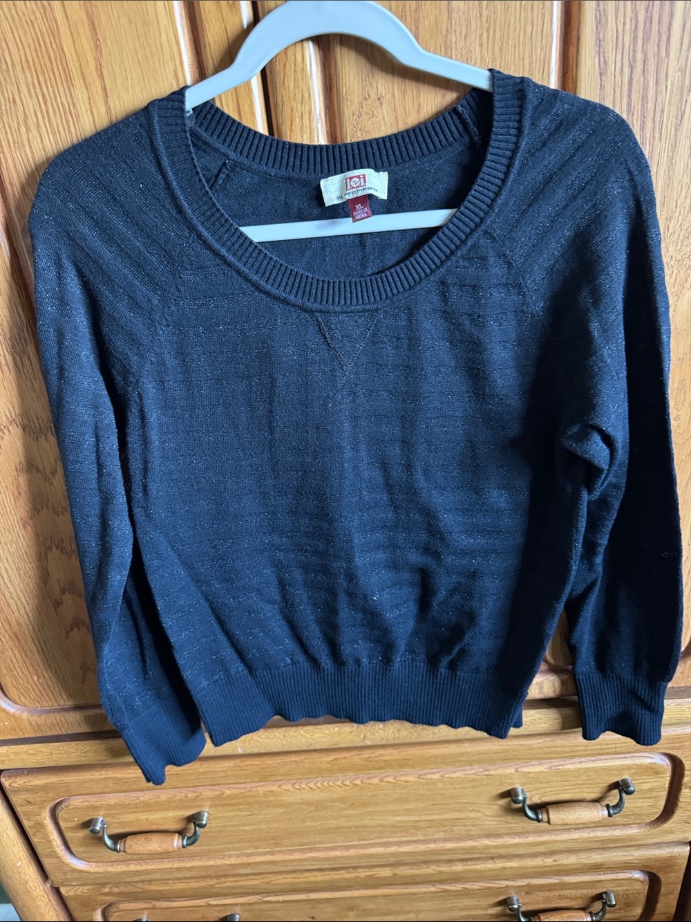 lei Black Juniors Scoopneck Crew Sweater